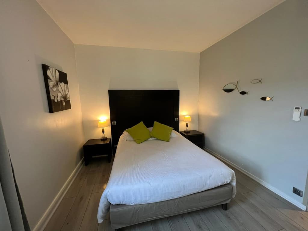 Logis Hotel-Restaurant Saint Romain - Photo 2