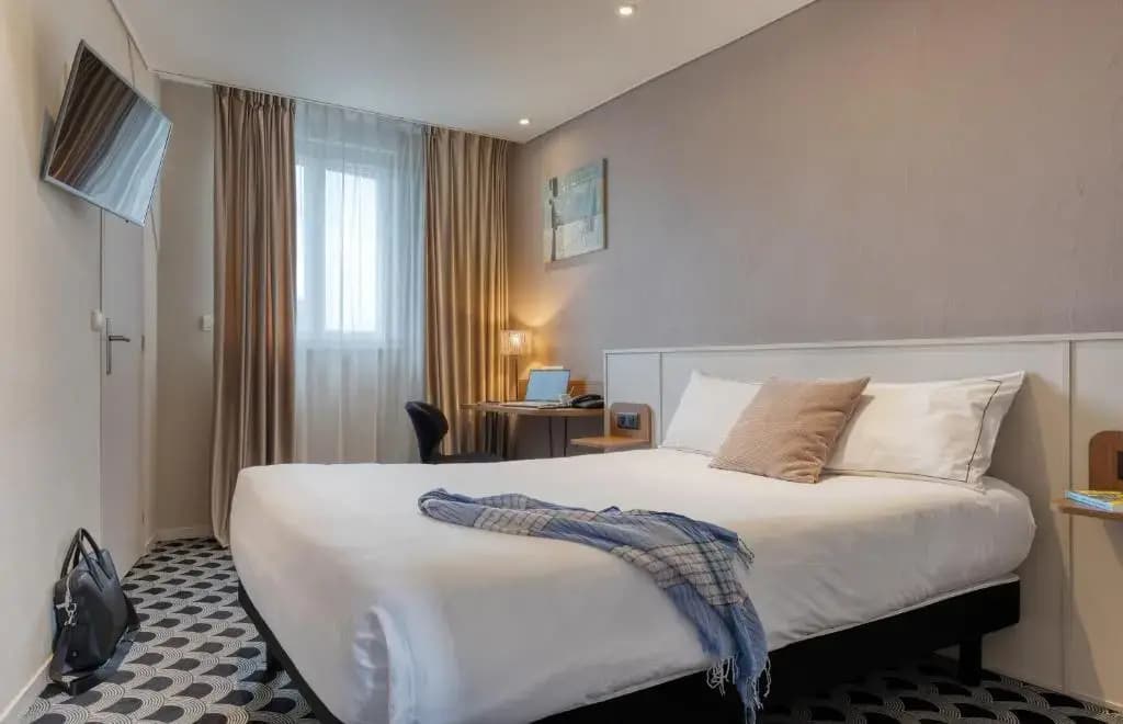 Brit Hotel Les Voyageurs - Photo 3