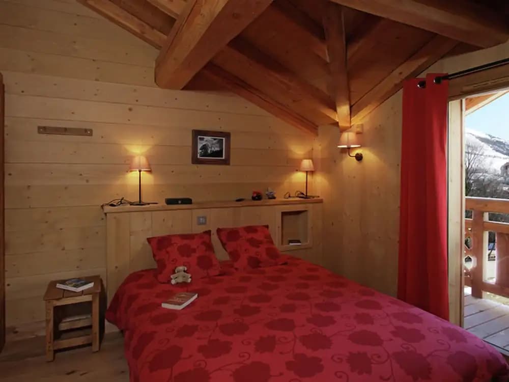 Alpien Chalet w/ Sauna - Photo 2