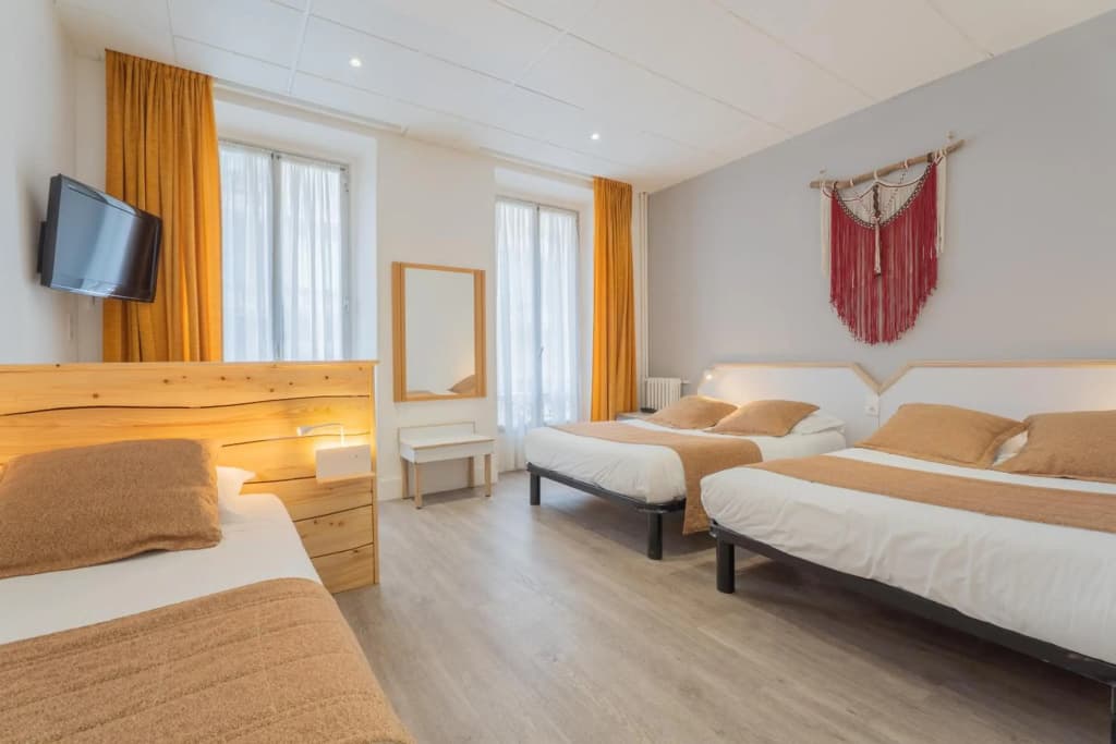Hotel Busby - Photo 2
