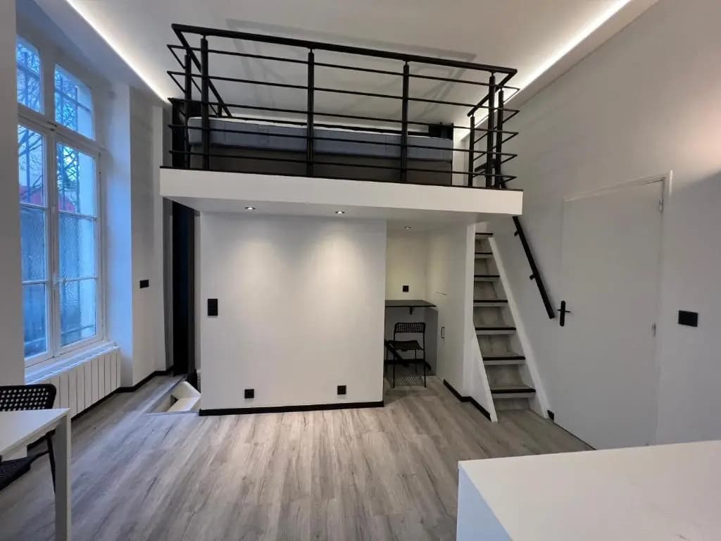 Pere Lachaise Apartment - Miniature 7