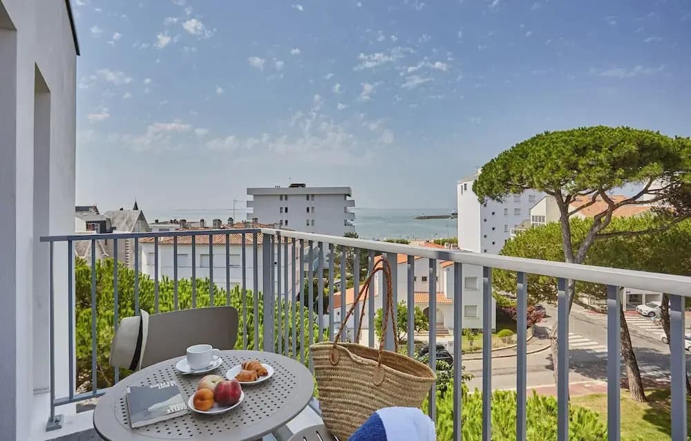 Apartment in Royan Near Sandy Beaches - Photo 4