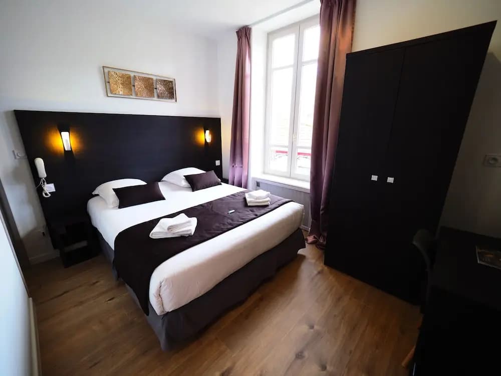 Hotel Le Biarritz - Vichy - Photo 3