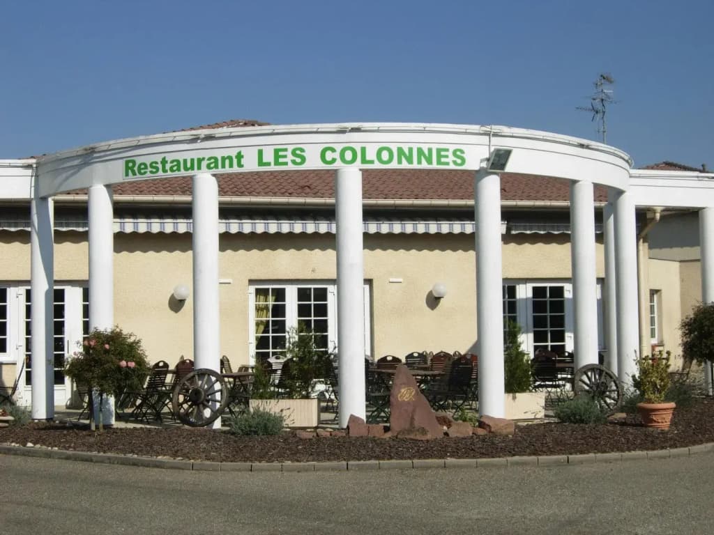 Hôtel Les Colonnes - Photo 1