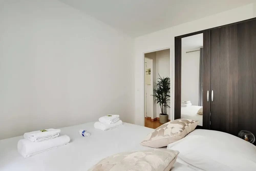 Urban Chic Apartment in Central Paris - Photo 3