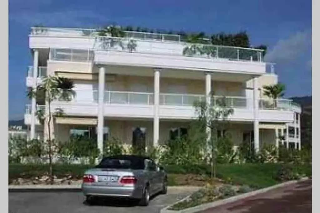 Riviera Home - Photo 1