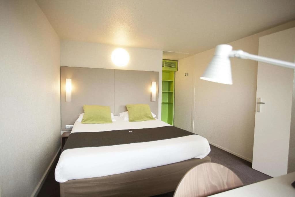 Hotel Campanile Bourges Nord- Saint Doulchard - Photo 2