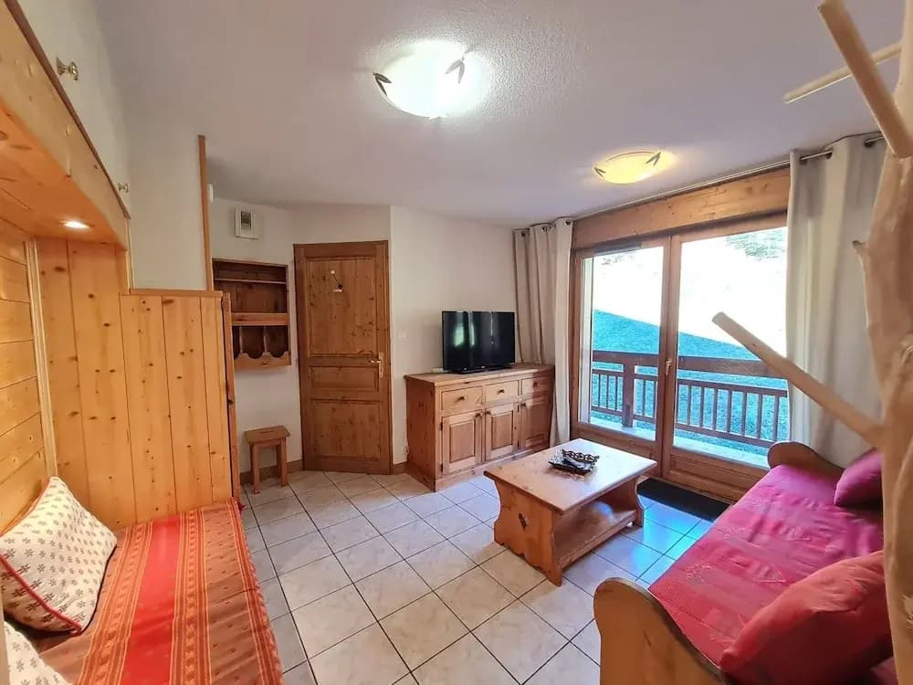 Spacious Apartment With Balcony - Photo 4