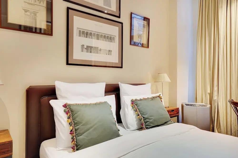 Historic Elegance in the Heart of Marais - 6p/2br - Photo 4
