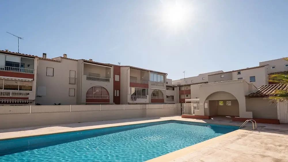 Apartment in Agde Near Beach & Heated Pool - Miniature 7