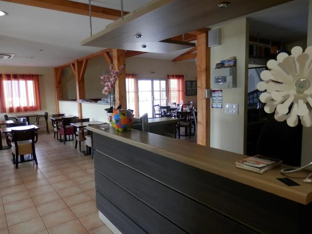 Ever Route 64 Brit Hotel Tarbes Ibos - Photo 2