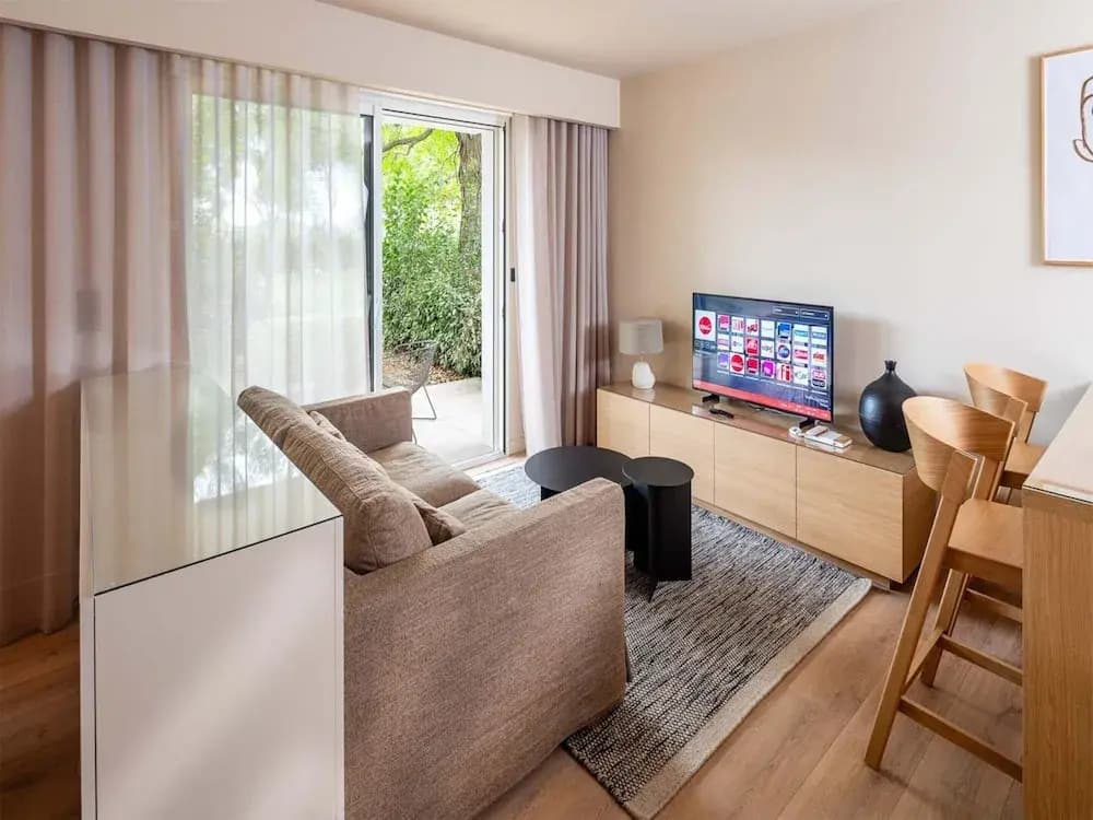 Apartment Near Montpellier With Pool & Spa - Photo 5