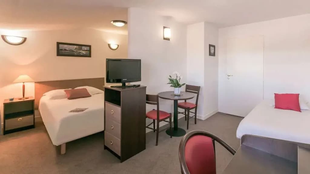 Appart'City Angoulême Centre - Appart Hôtel - Photo 2