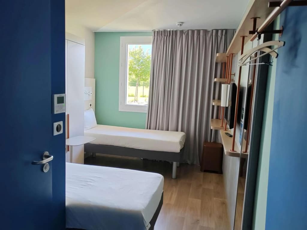 Ibis Budget Saint Genis Pouilly Geneva - Photo 3