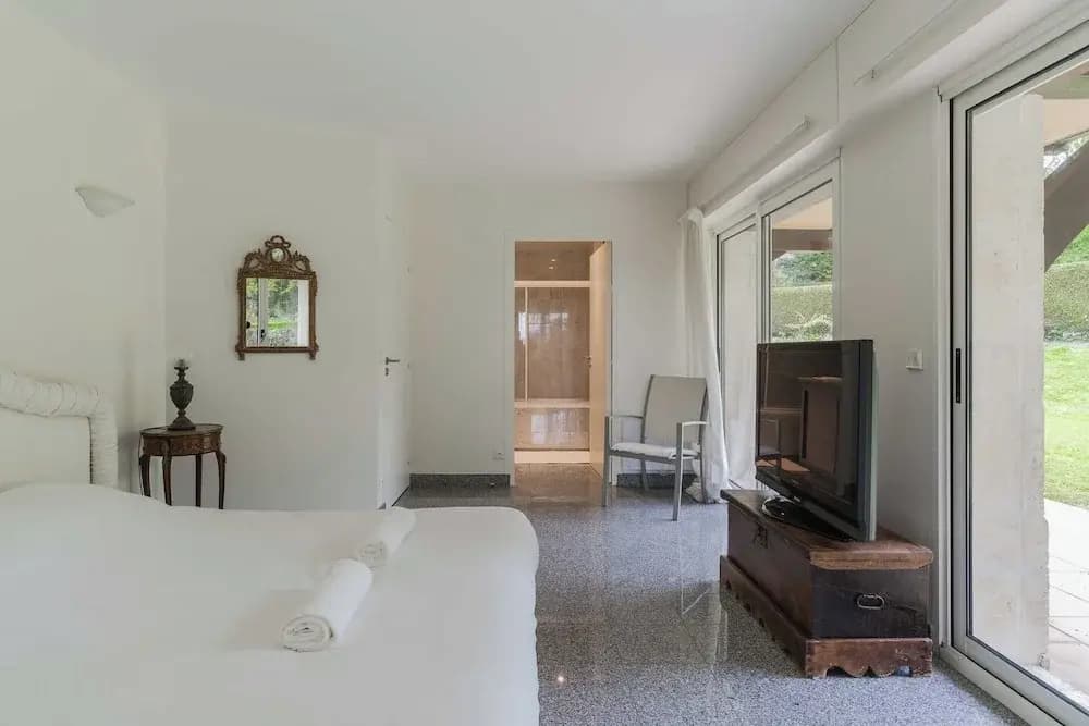 Luxury Haven With Pool, Tennis and Large Garden - Photo 3