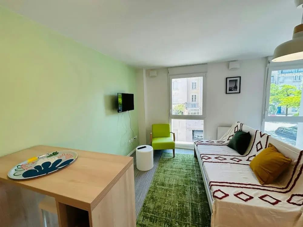 We Live In R - Suite 203 - Photo 2