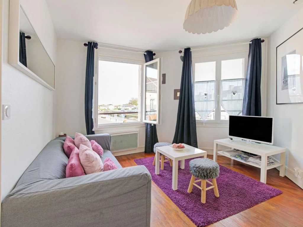 Attractive Apartment in Isigny-sur-mer Near Centre - Photo 3