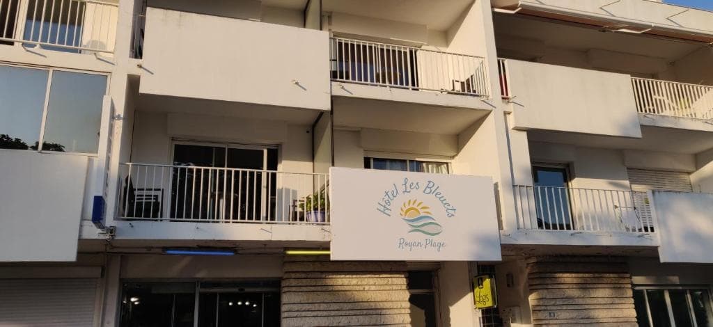 Logis Hotel Les Bleuets - Photo 1