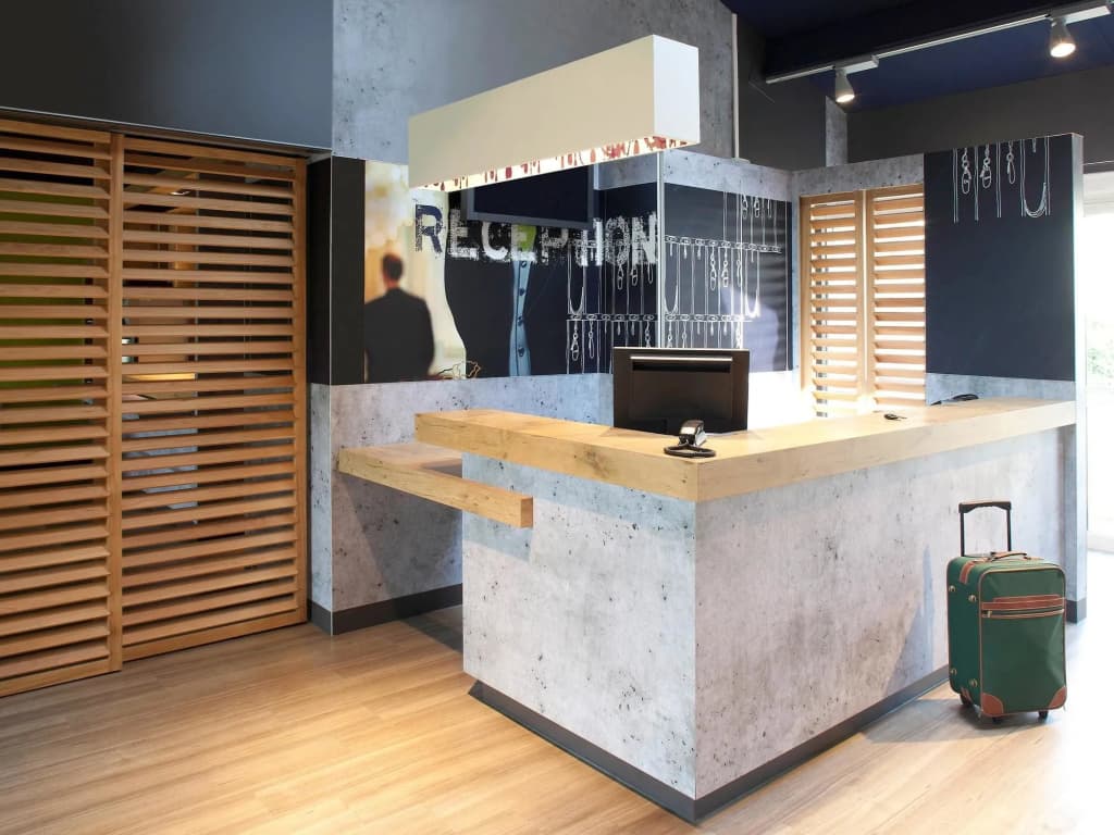 ibis budget Tarbes - Photo 2