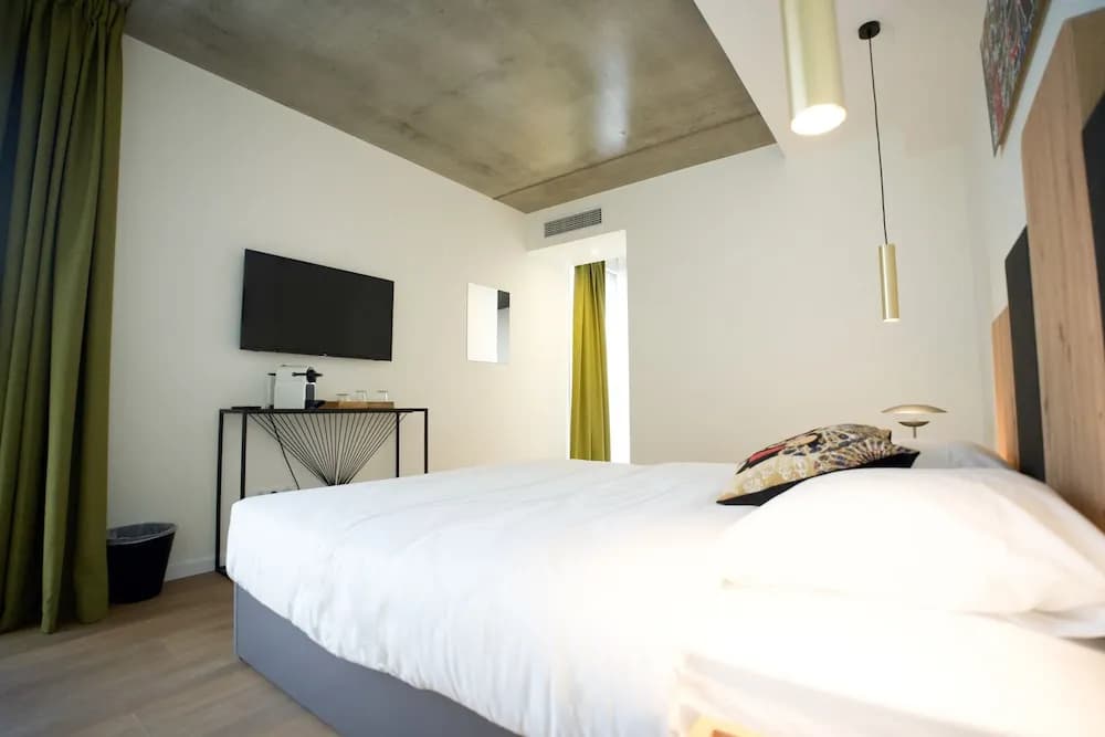 Arrow Hotel - Photo 4