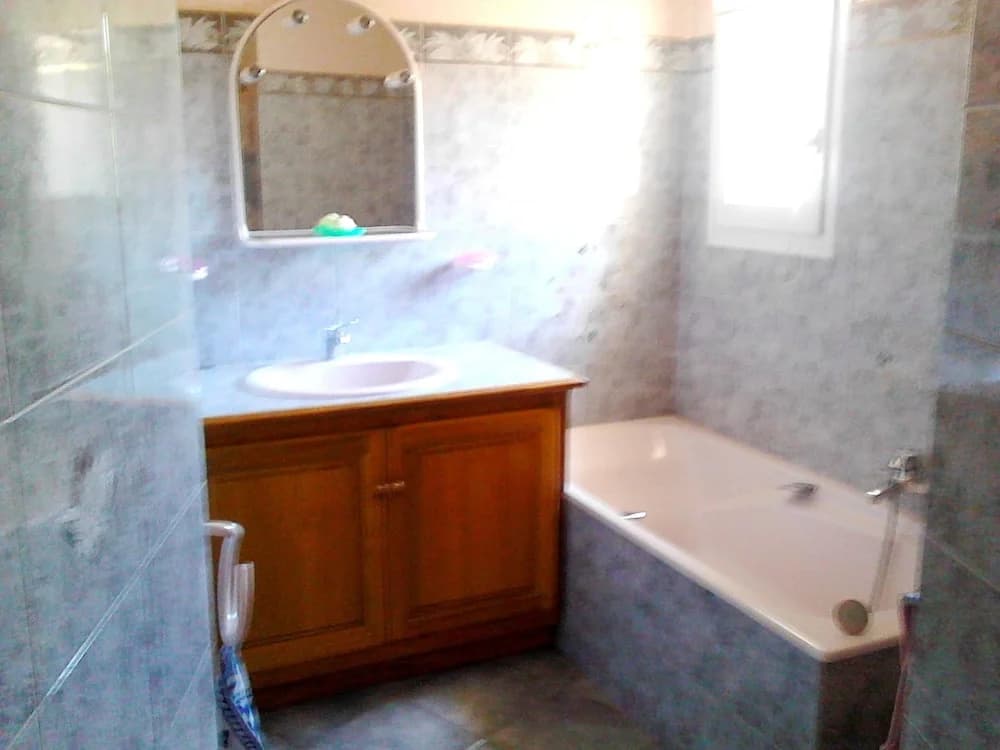 House With 3 Bedrooms in Bandol, With Wonderful sea View and Enclosed - Miniature 7