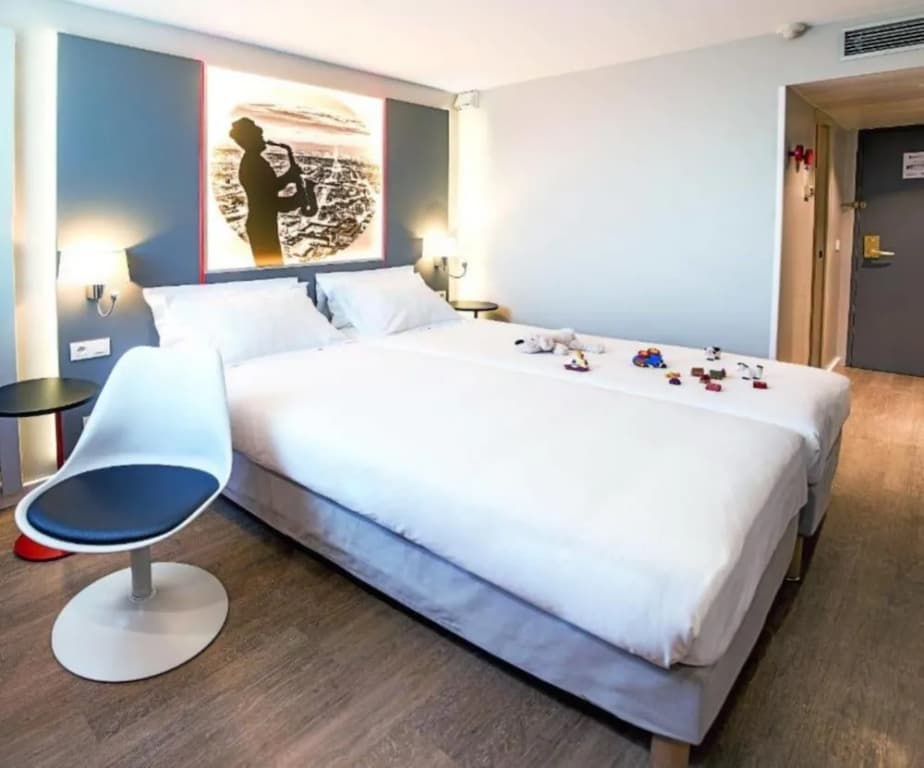 Kyriad Paris Nord Porte de Saint Ouen Hotel - Photo 2