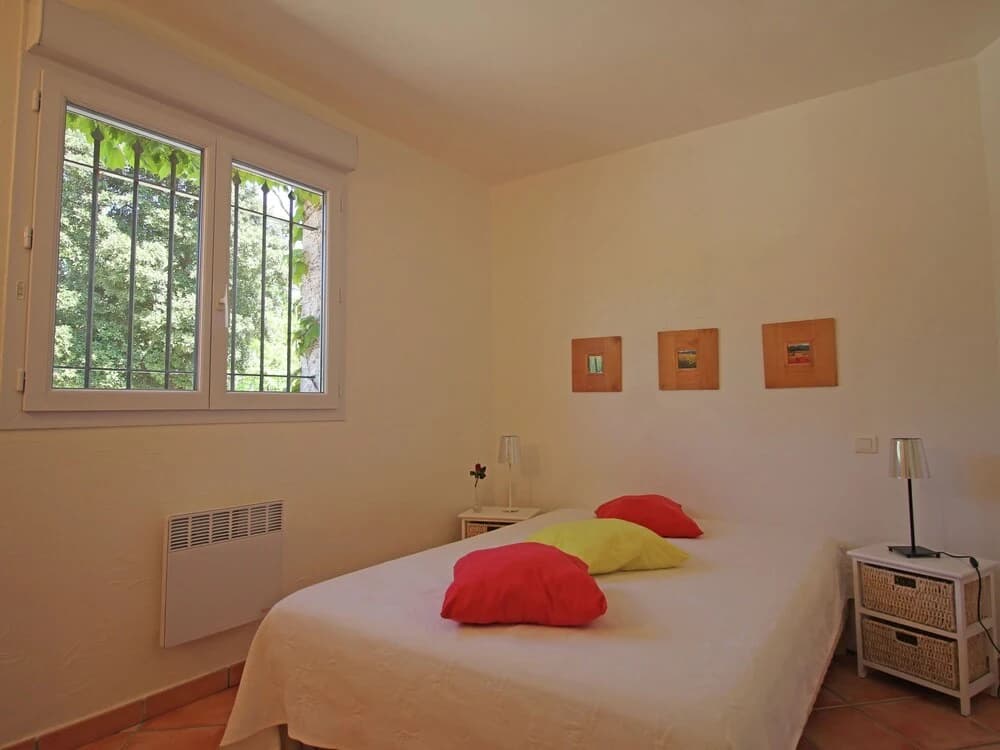 Gorgeous Villa in Bagnols-en-Foret with Swimming Pool - Photo 2