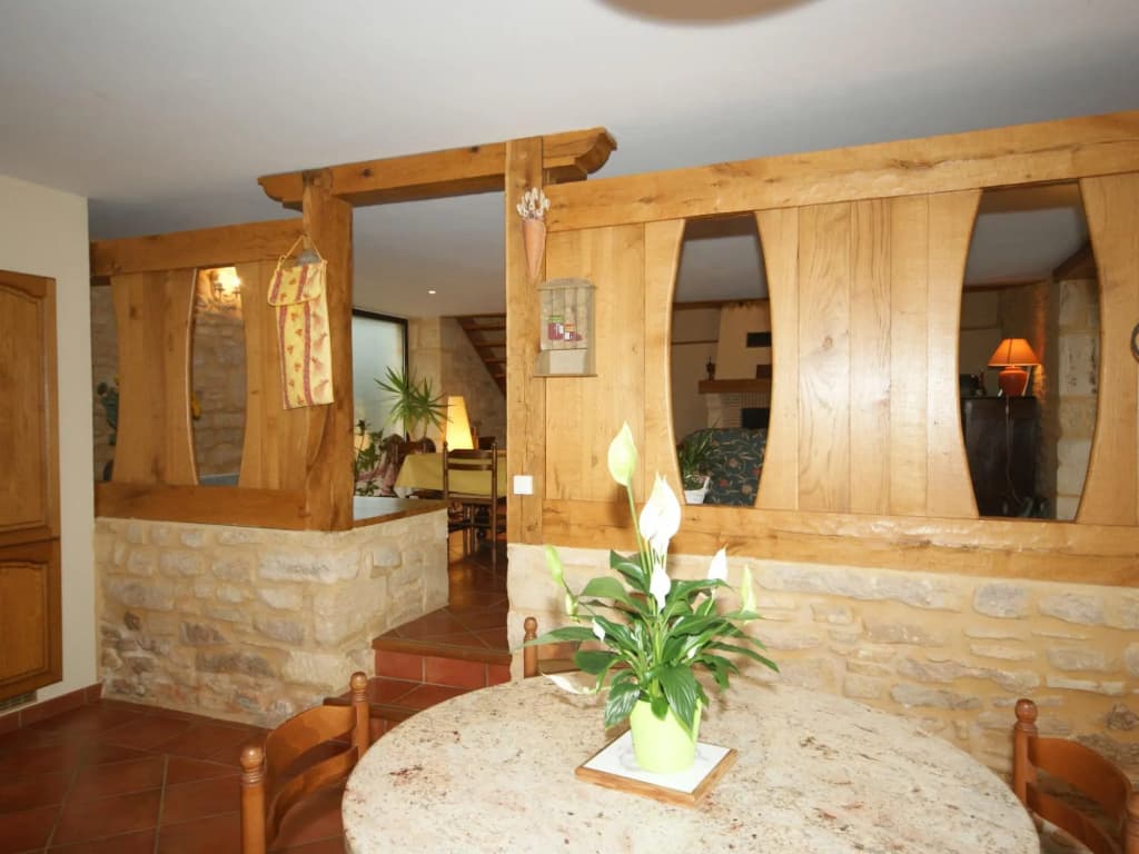 Spacious Holiday Home in Besse With Swimming Pool - Photo 3
