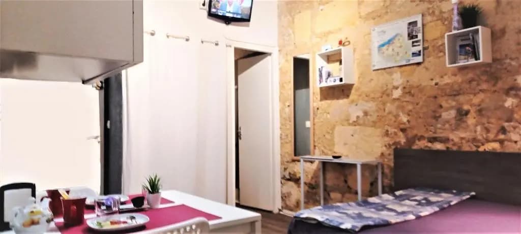 Studio en pierre - Photo 1