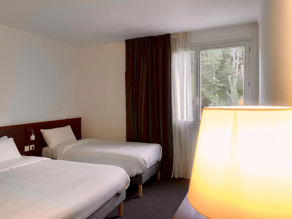 Hotel Kyriad Nemours - Miniature 6