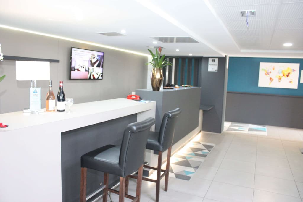 Brit Hotel Confort Roissy Saint-Witz - Miniature 7