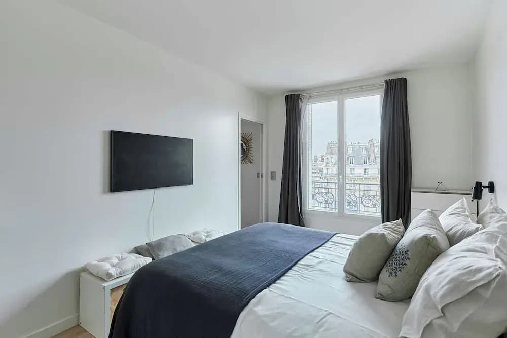 Charming Apartment 1 Bedroom Heart 16th in Paris - Photo 4