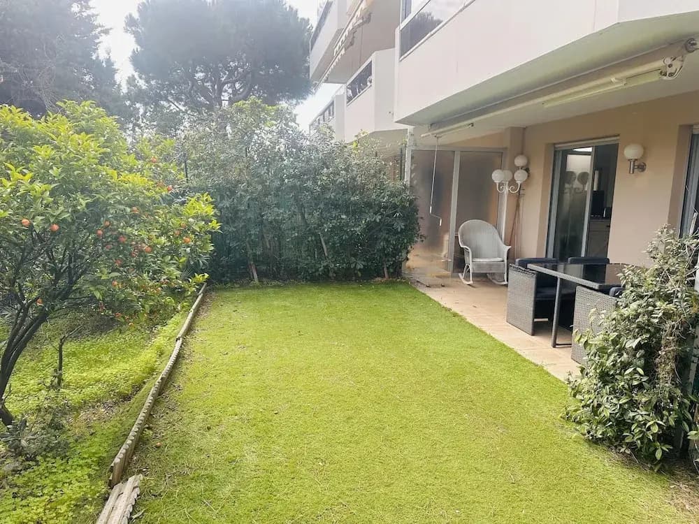 Light Modern Studio With Garden Pool- 2294 - Miniature 8