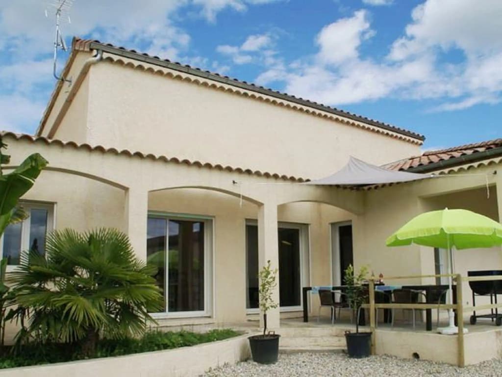 Chic Holiday Home in Pradons With Swimming Pool - Photo 1
