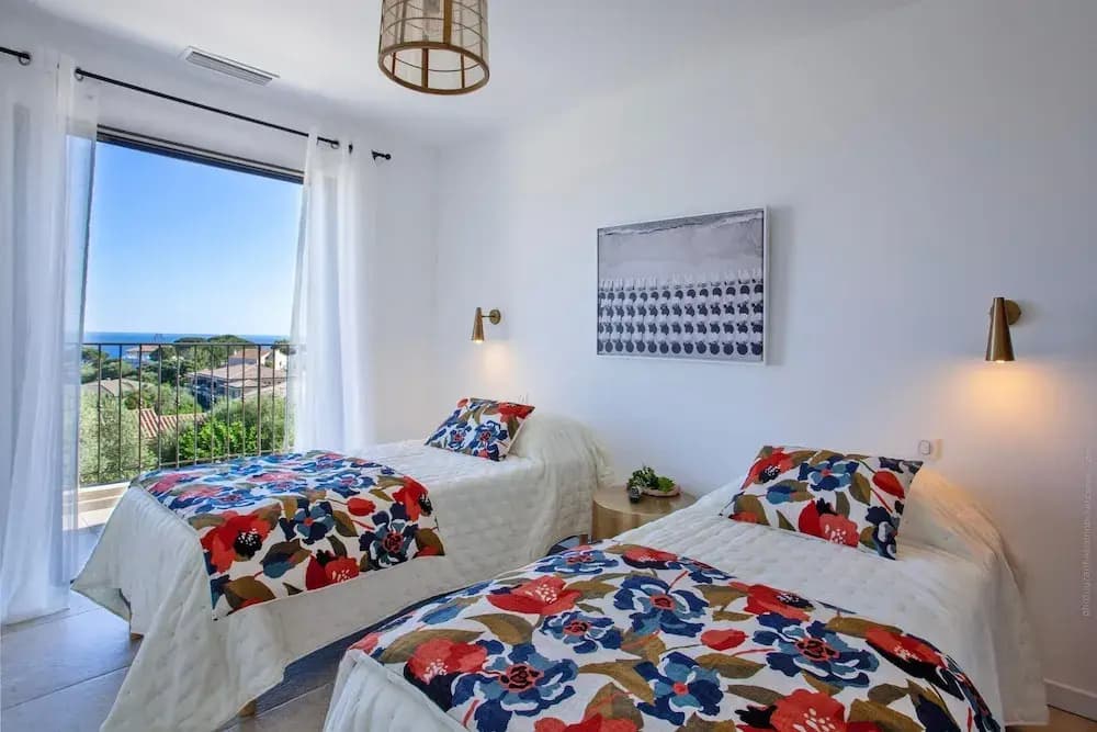 Superb Villa With Pool and sea View - Miniature 7