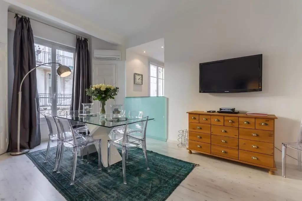 Centrally Located Modern 2 Bed Apartment in Cannes With Aircon and High Ceilings and Modern Design - 696 - Photo 4