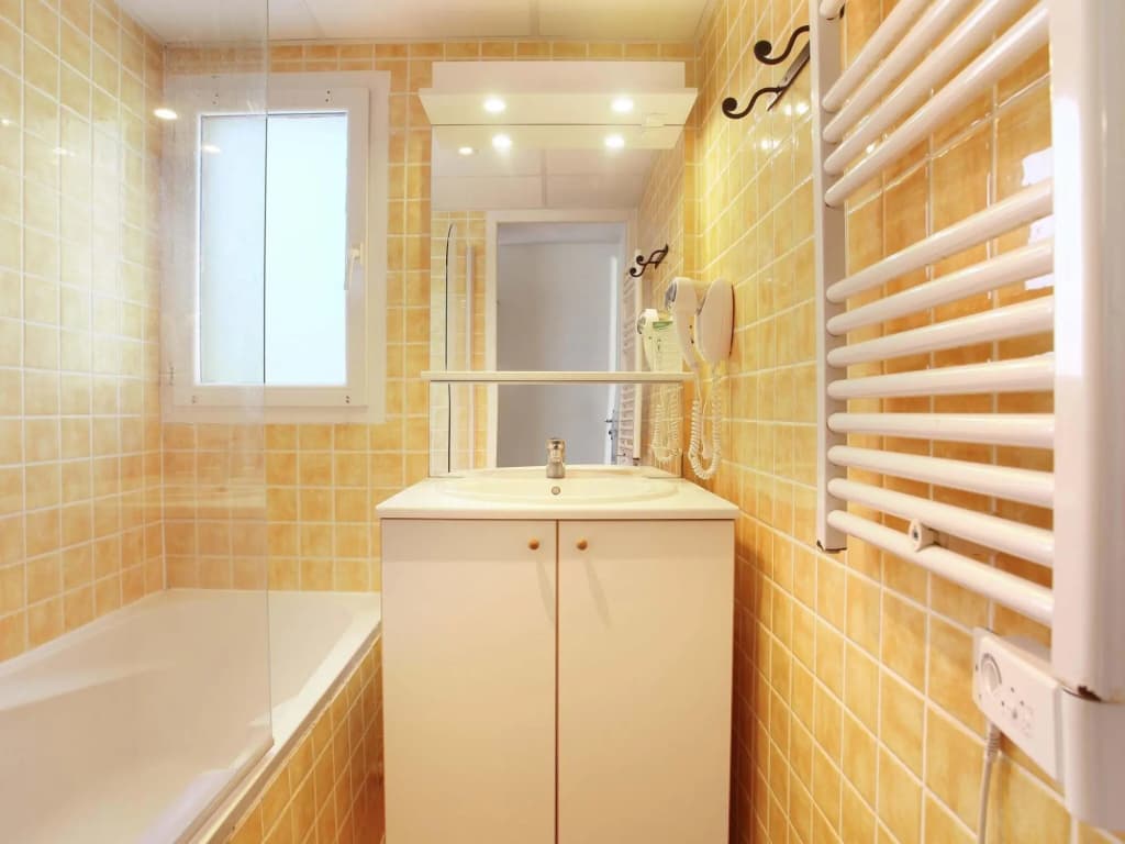 Apartment in Greoux-les-bains Near Lakes - Miniature 6