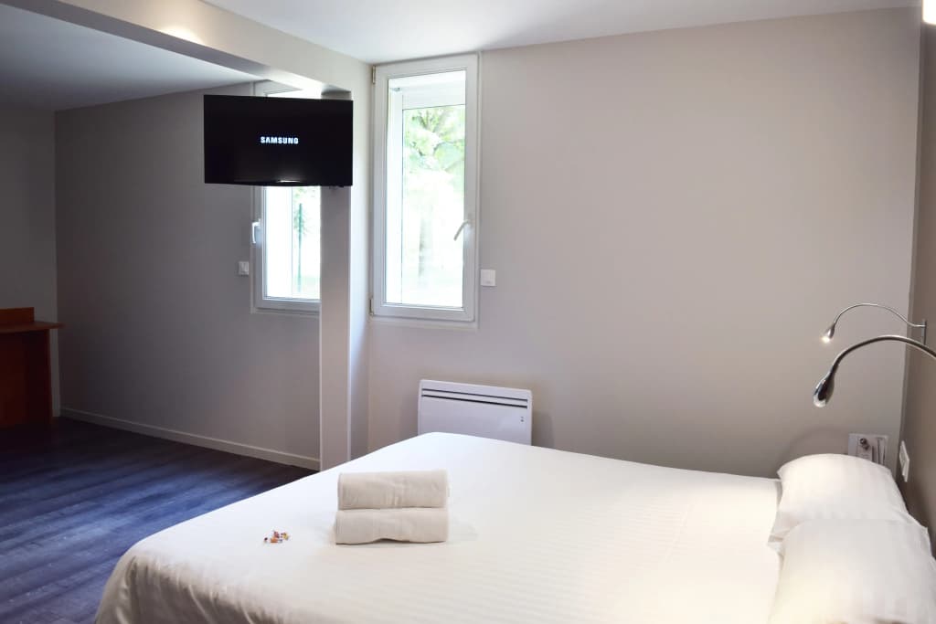 Brit Hotel Reims La Pompelle - Photo 2