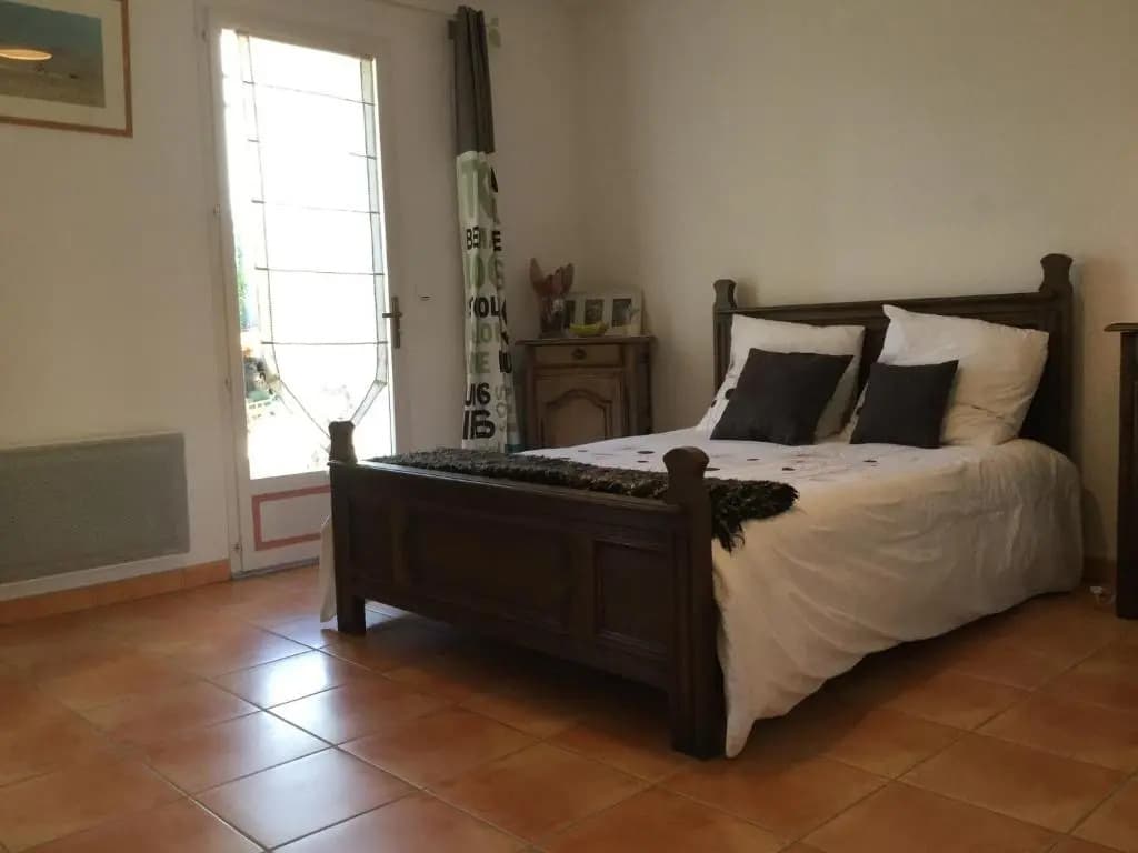 Jolie Maison de Vacances Avec Piscine Privée, Au Cœur du Village de Mouriès, Dans Le Parc Naturel Régional Des Alpilles, 4...