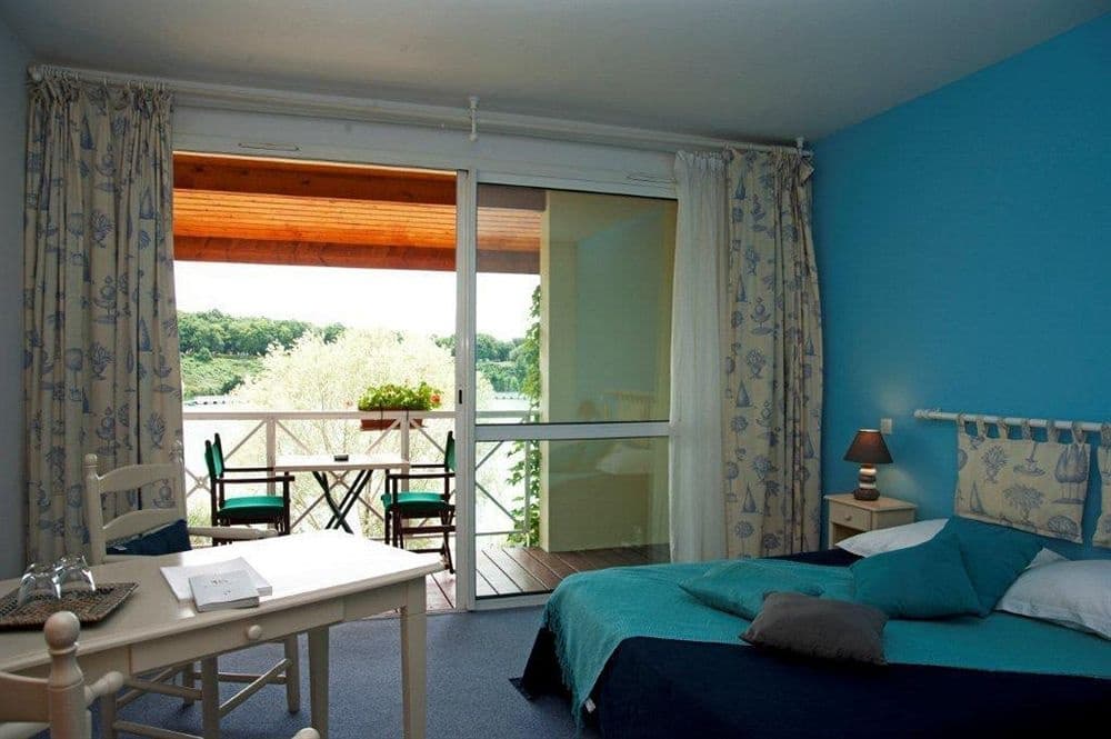 Hotel The Originals Les Jardins du Lac (ex Relais du Silence) - Photo 2