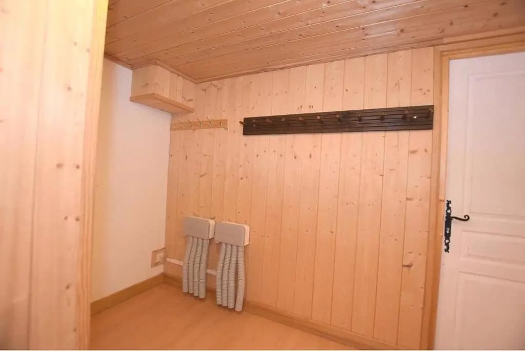 Chamonix Large Chalet, Sleeps 12, 200m2, 5 Bedroom, 4 Bathroom, Garden, Jacuzzi, Sauna - Photo 2