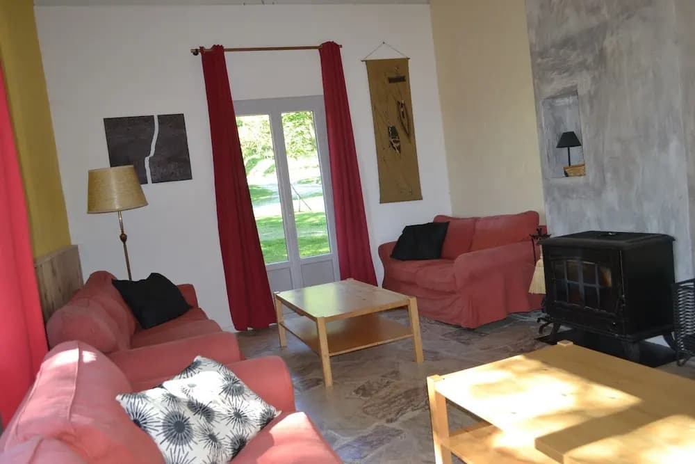 Villa With 5 Bedrooms in Laurac, With Wonderful Mountain View, Pool Ac - Photo 1