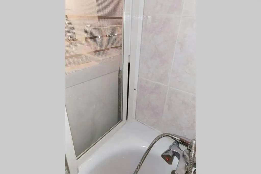 Studio mansardé 18 m2 climatisé avec piscine privée - Miniature 8