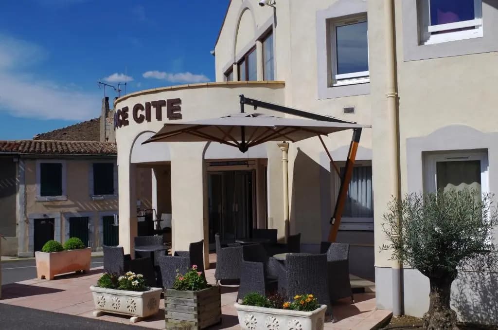 Hotel Espace Cité - Photo 1