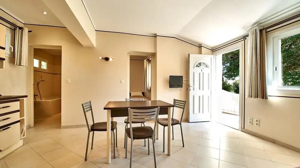 Cottage in Corsica With Garden Terrace - Photo 3