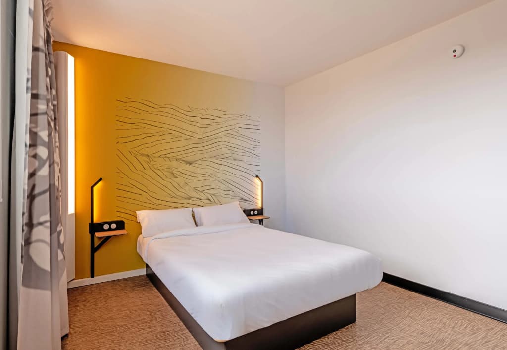 B&B HOTEL Landerneau Bois Noir - Photo 2
