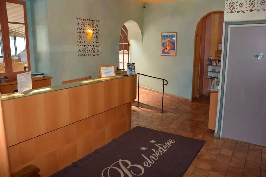 Hôtel Belvédère - Photo 2