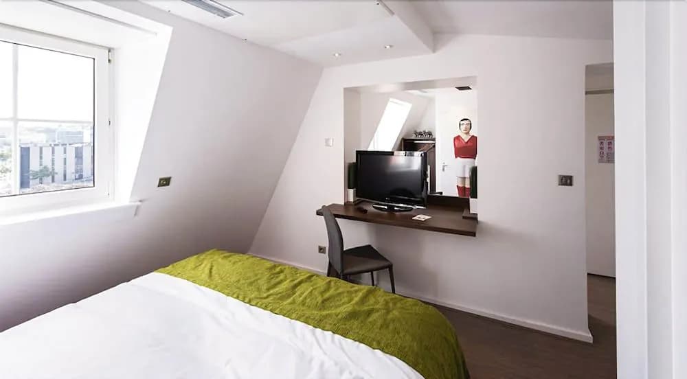 Hôtel Les Poteaux Carrés - Photo 2