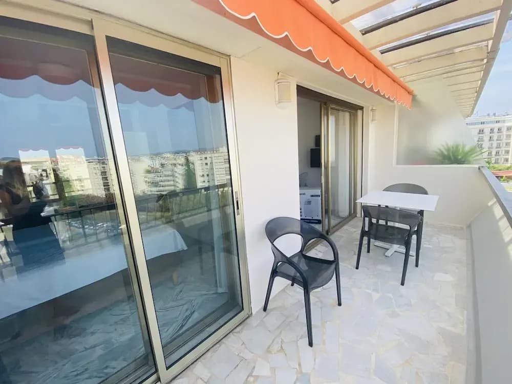 Stylish one Bedroom Apartment in Central Cannes Just off the Croisette and Near Beaches - 680 - Photo 2