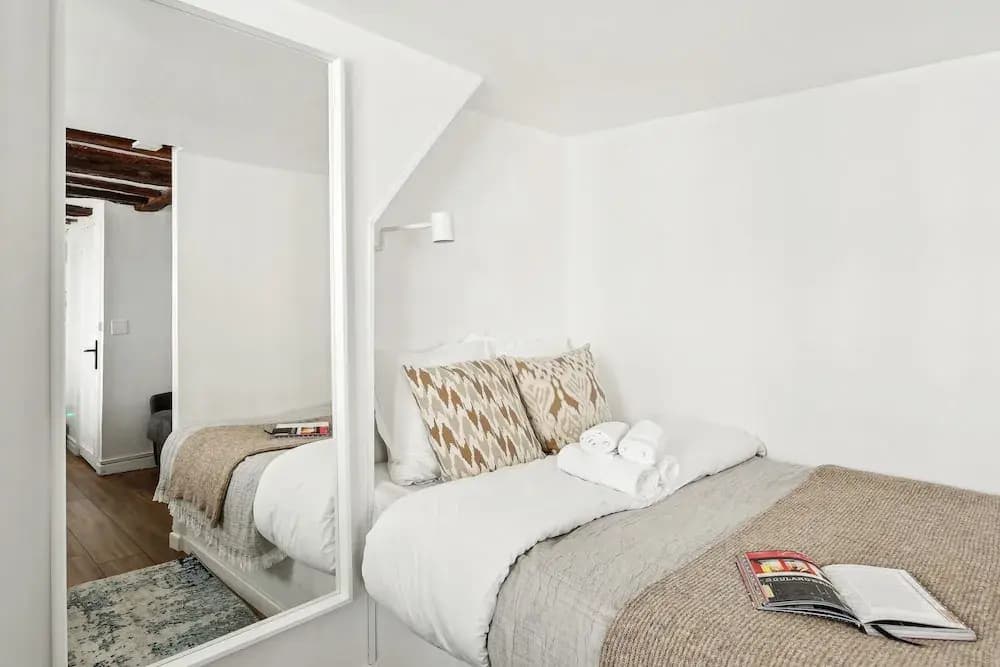 Cozy Getaway in Le Marais Heart of Paris - Photo 3